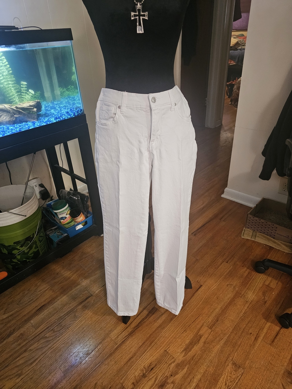 Gloria Vanderbilt "Amanda" White Straight-Leg Women’s Jeans